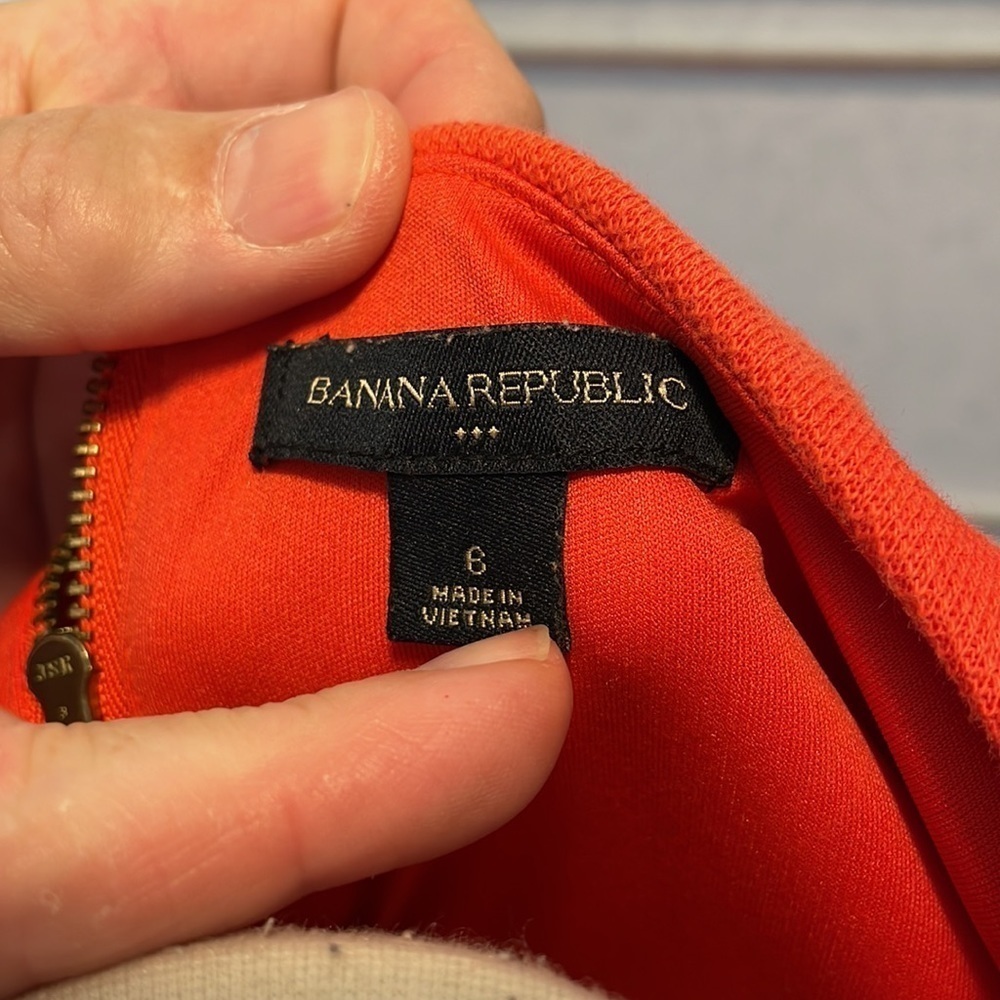 - BANANA Republic Dark Salmon Dress with 3/4 length Sleeves - Picture 3 of 3